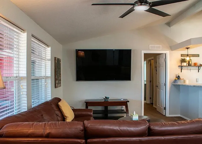 Bayview Beauty River Access And Mountain Views